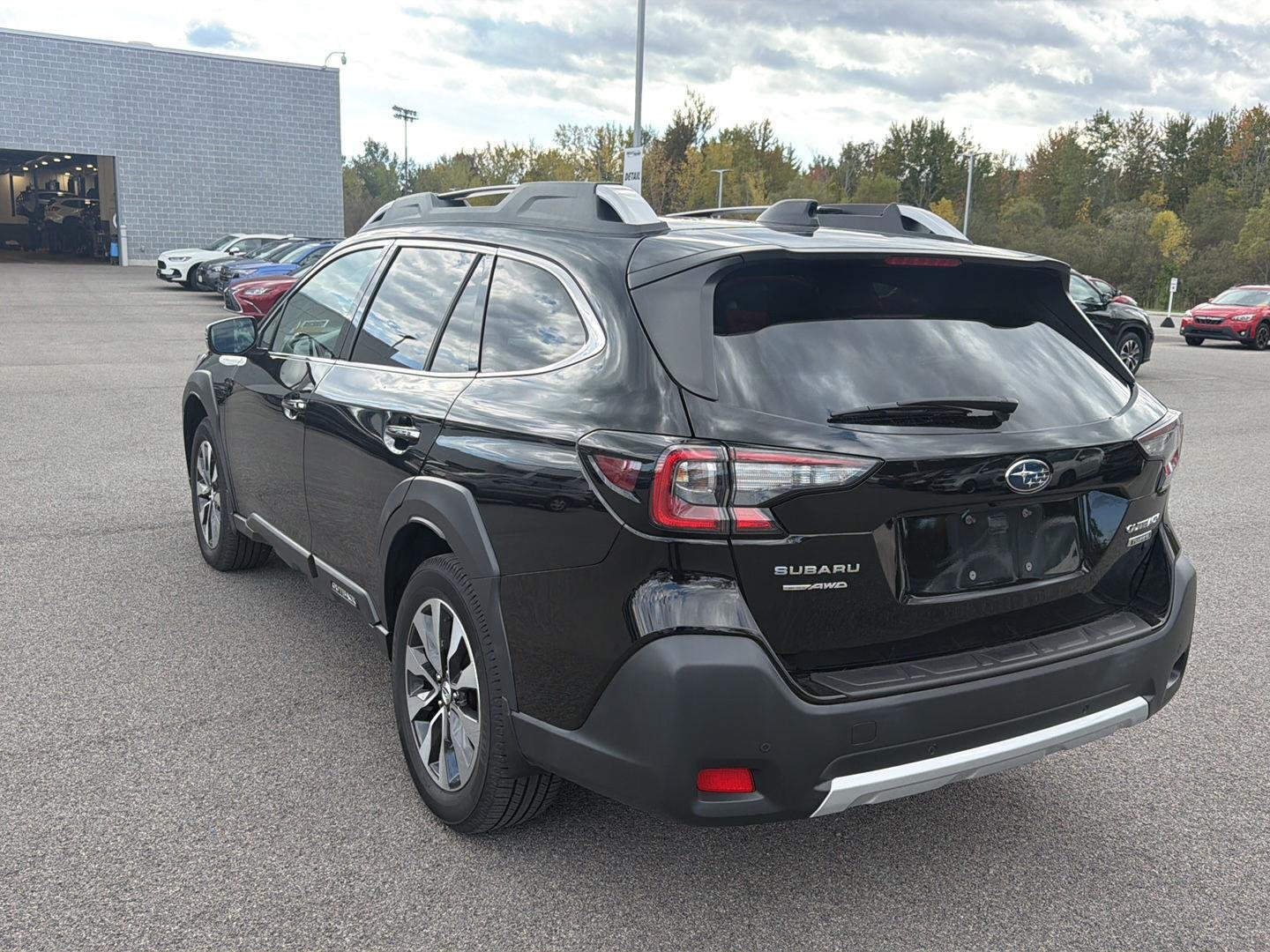 Used 2023 Crystal Black Silica Subaru Touring image 5