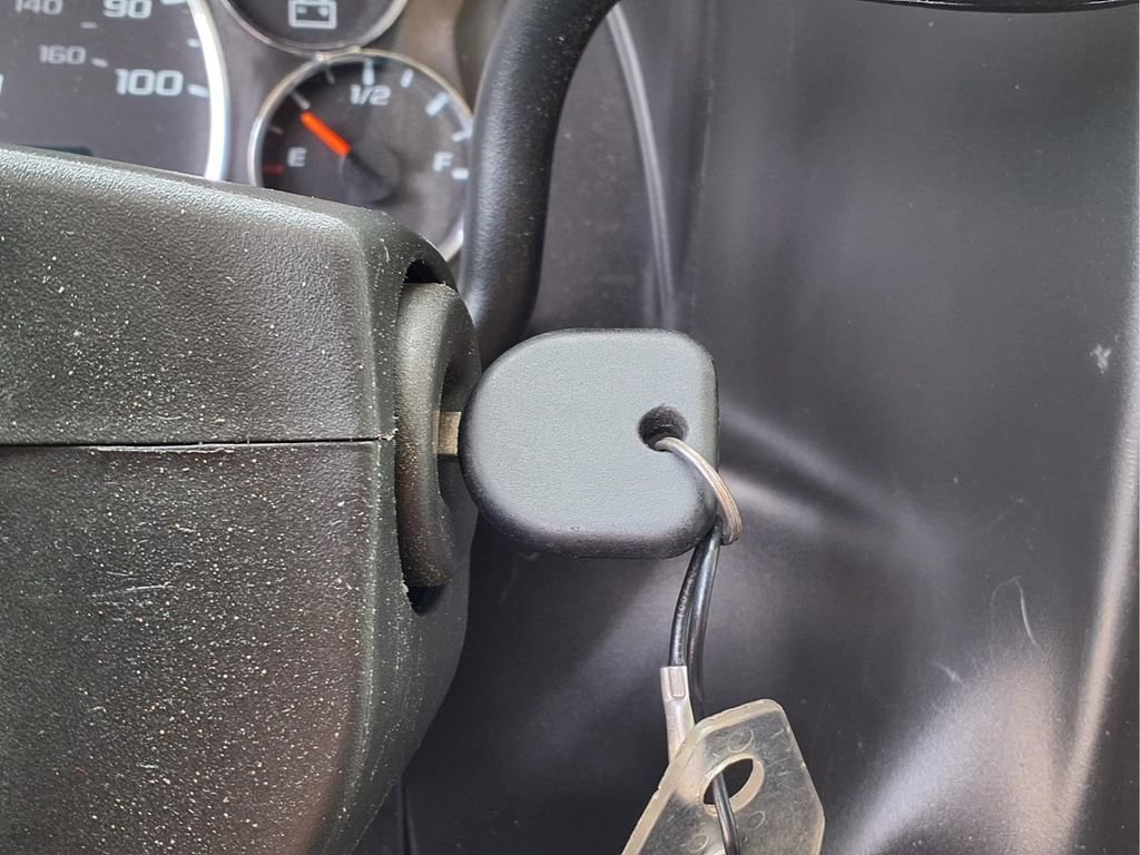 Used 2019 SUMMIT WHITE Chevrolet LT image 18
