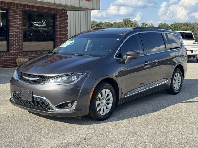 2017 Chrysler Pacifica Touring L photo 3