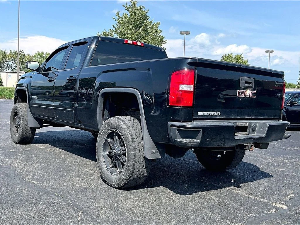 Used 2018 Black GMC Base image 3