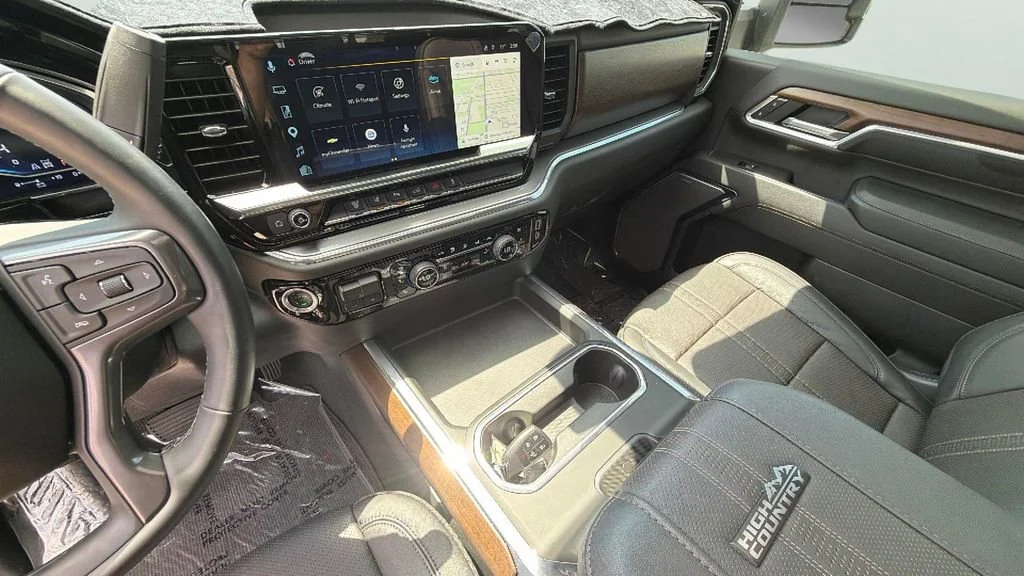 Used 2024 Summit White Chevrolet High Country image 19
