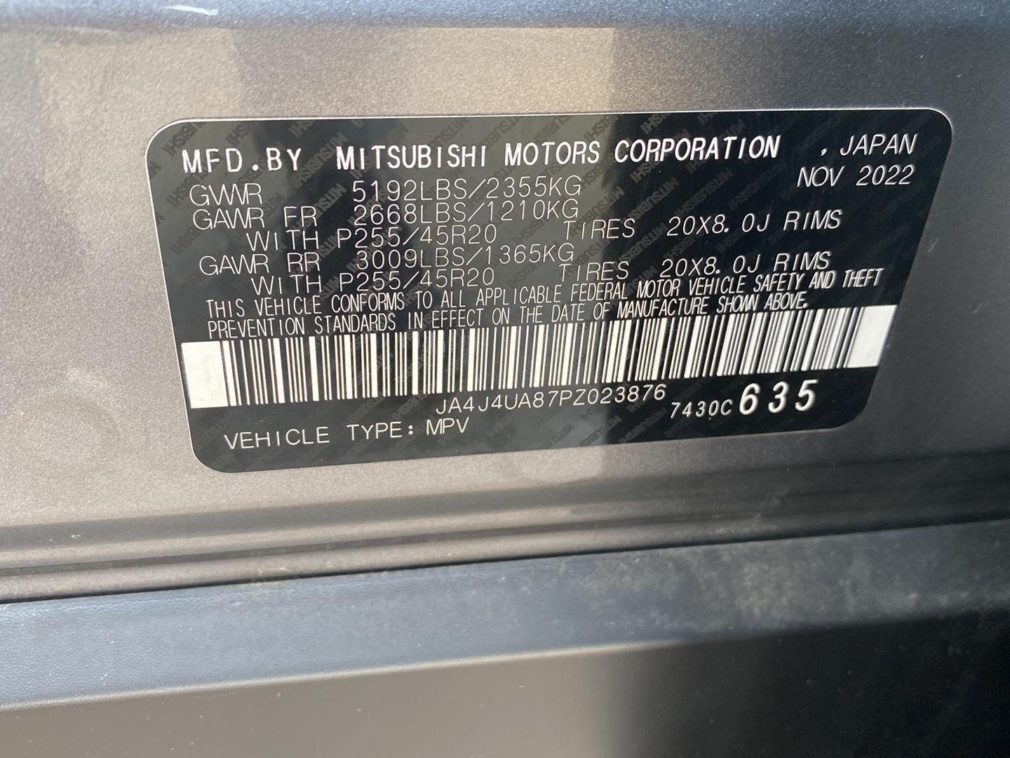 Used 2023 Mercury Gray Metallic Mitsubishi SE Black Edition image 17