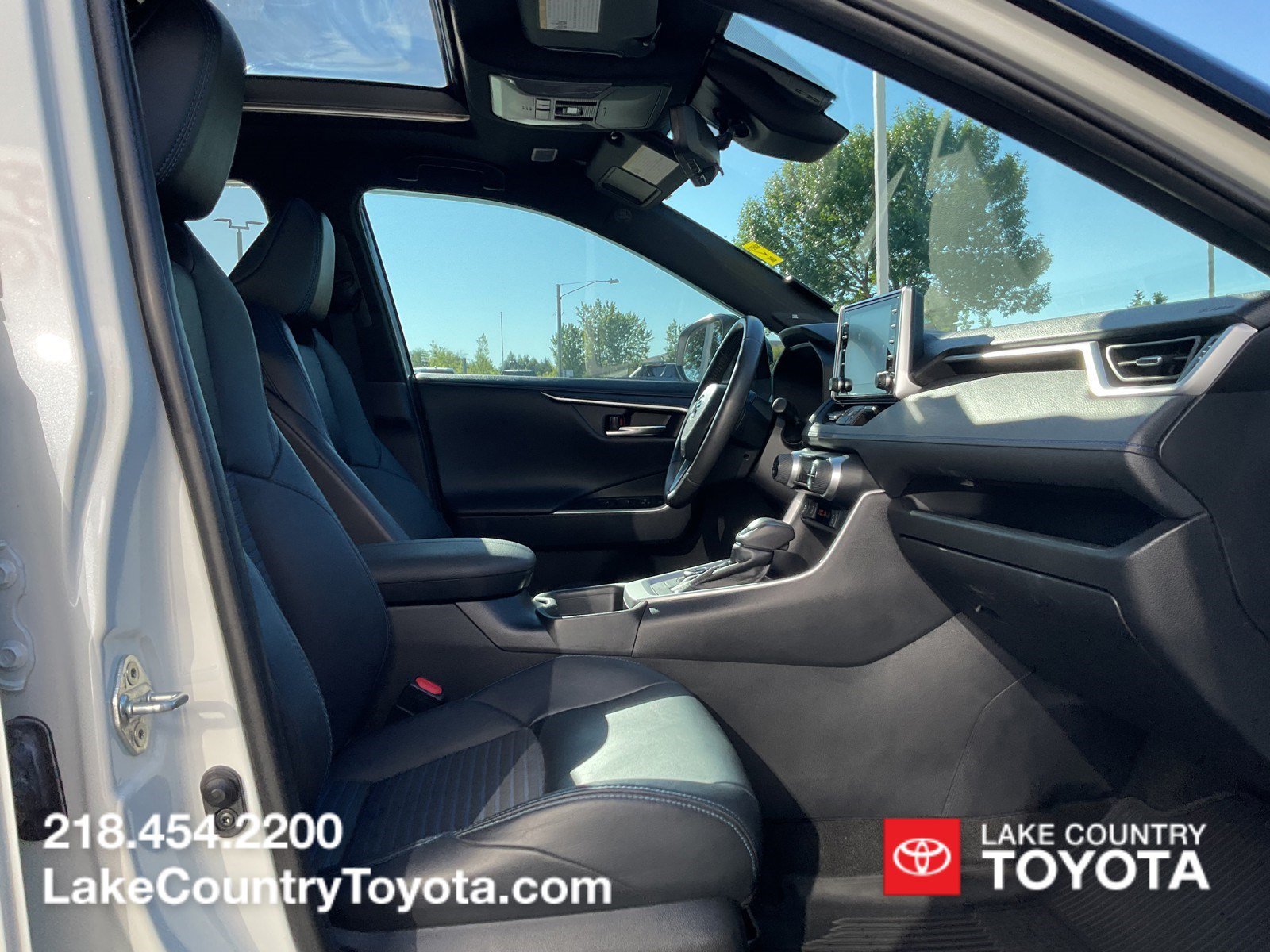 Used 2020 Blizzard Pearl Toyota XSE image 15