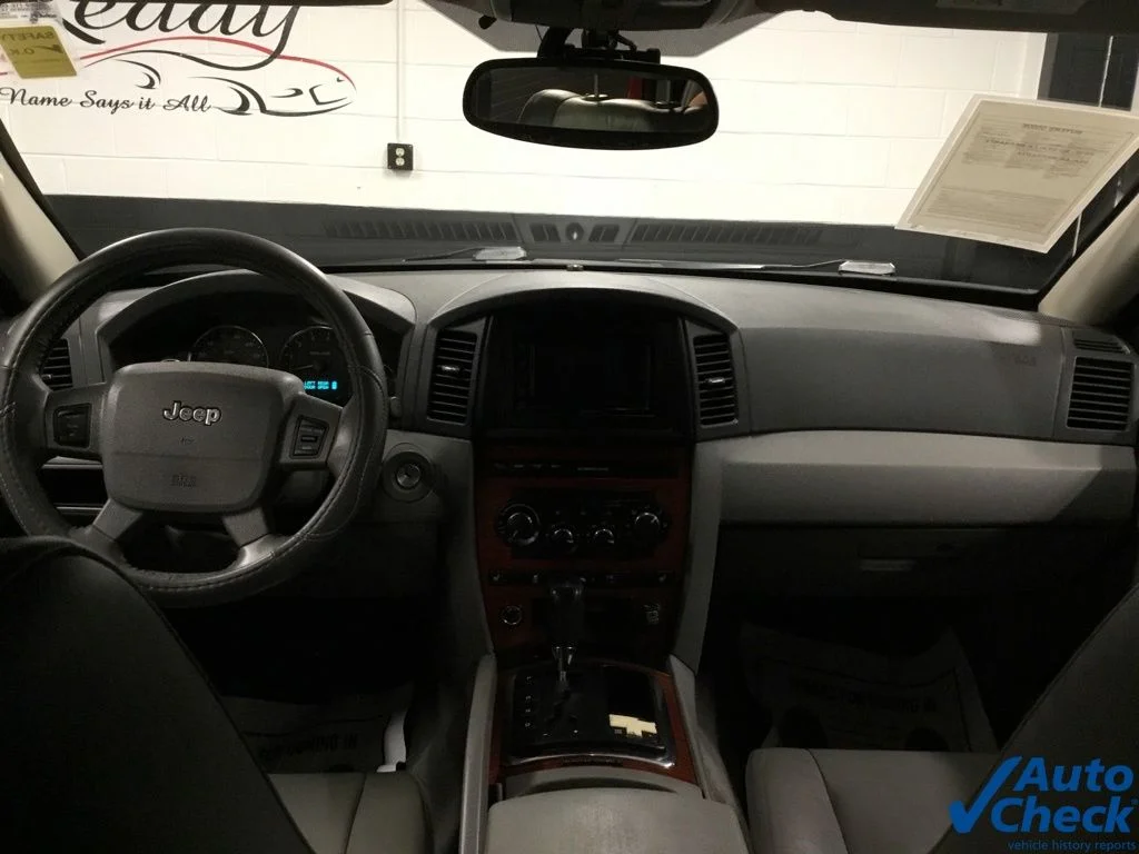 Used 2005 Red Jeep Limited image 25