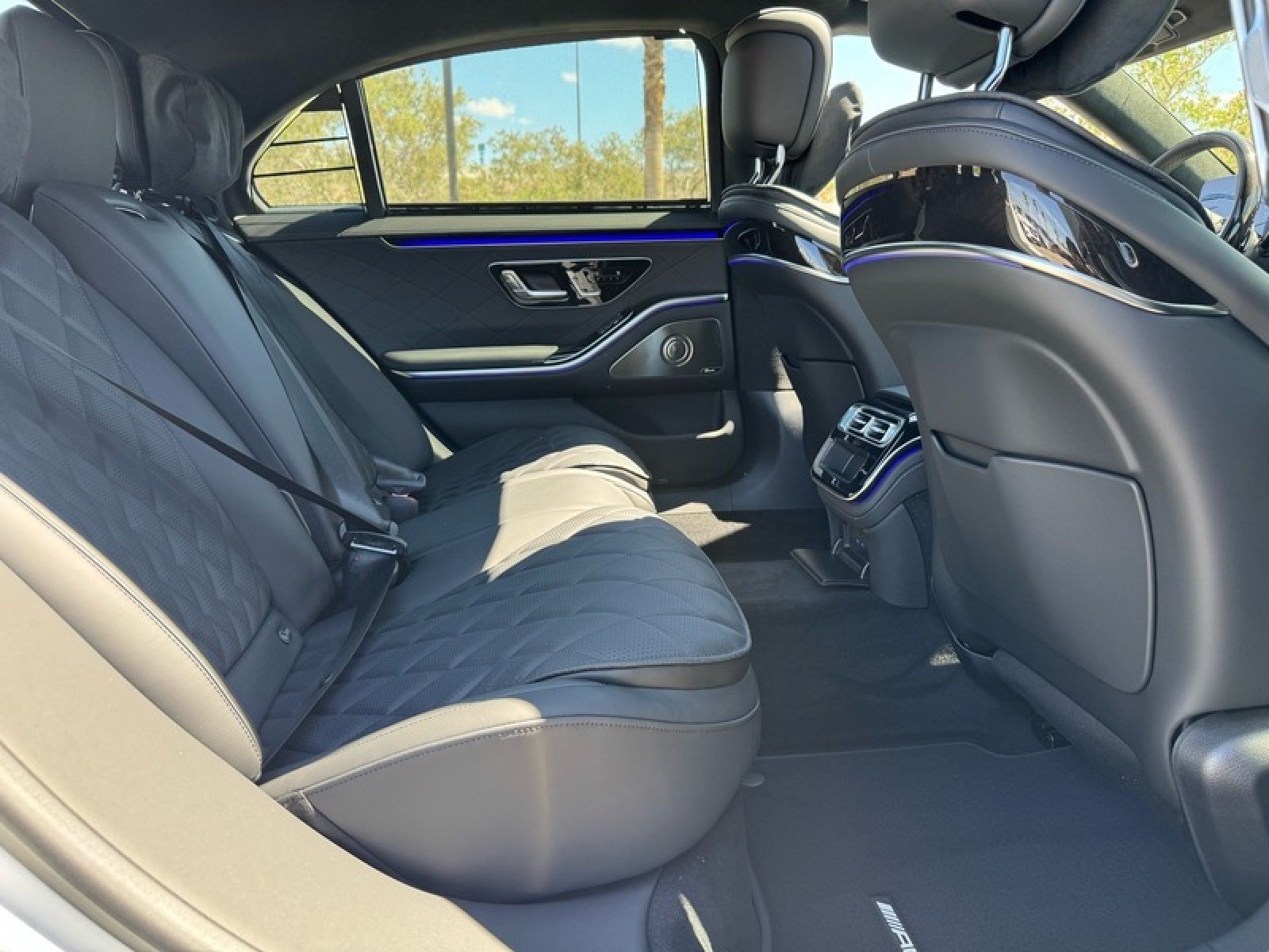New 2026 MANUFAKTUR Moonlight White Metallic Mercedes-Benz S 580 4MATIC® Sedan image 18