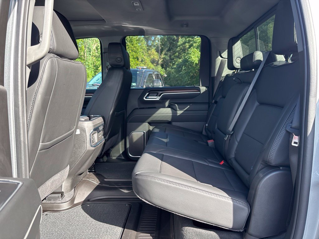 Used 2025 Silver GMC Denali image 24