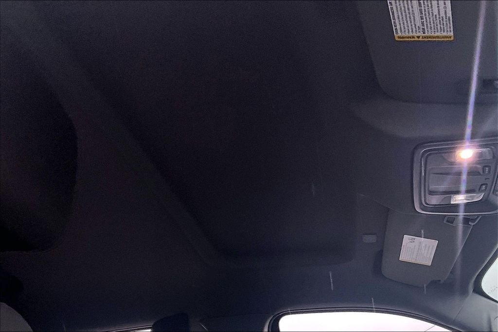 Used 2025 White Chevrolet Custom image 27