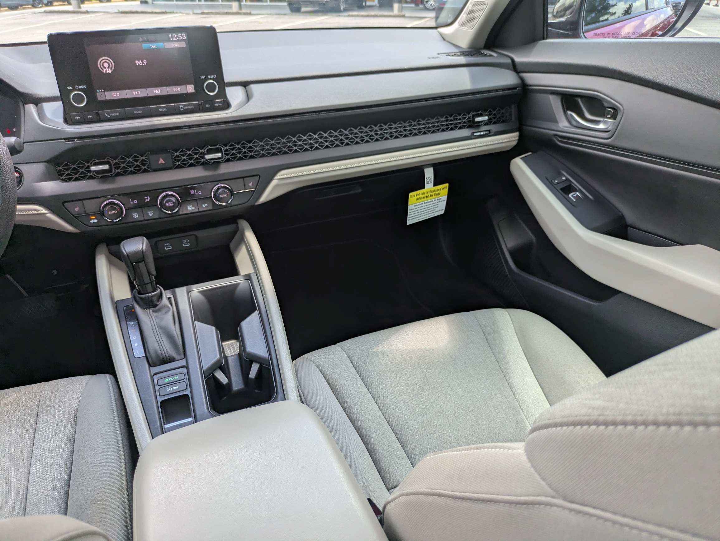 Used 2025  Honda SE image 13