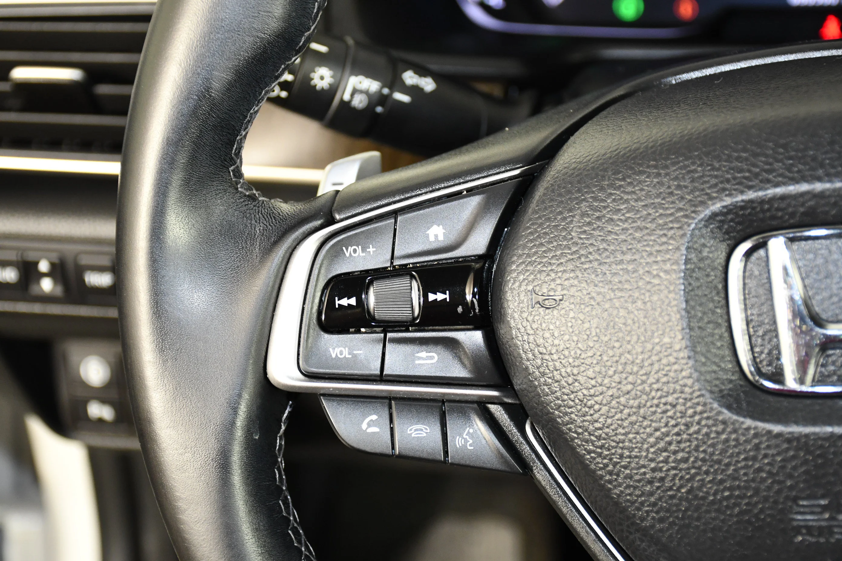 Used 2021 Platinum White Pearl Honda Touring image 14