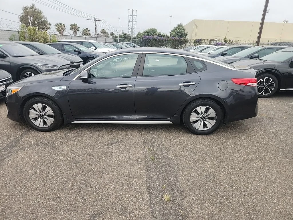 Used 2017 Gray Kia Base image 9