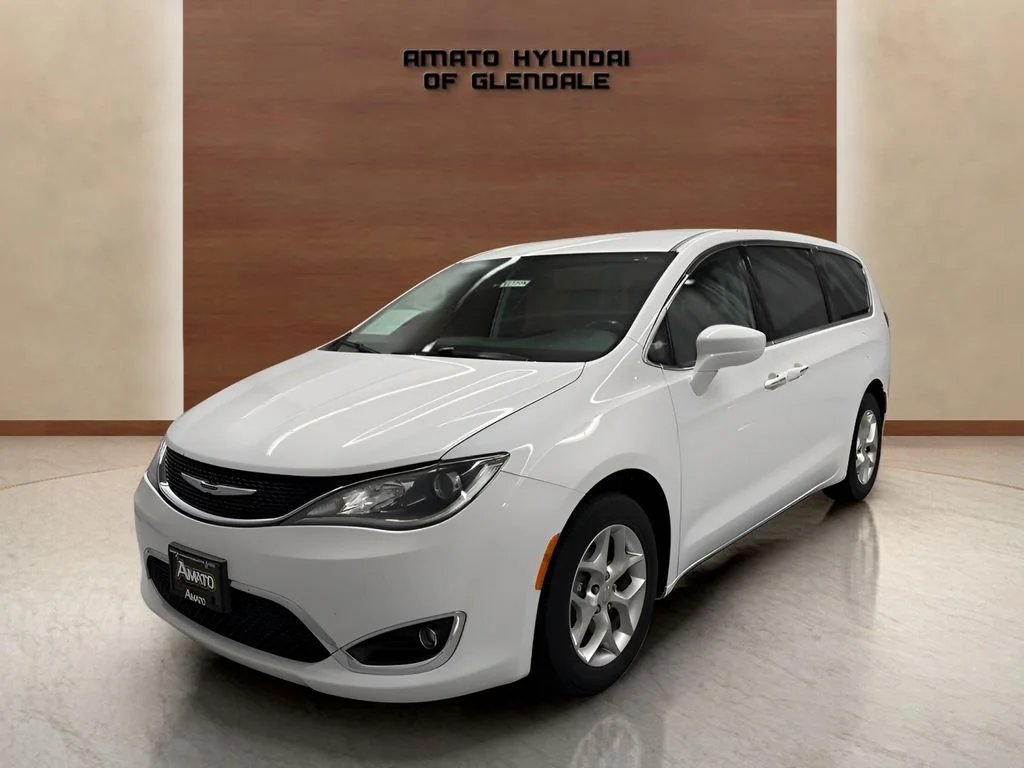 2019 Chrysler Pacifica Touring Plus's photo
