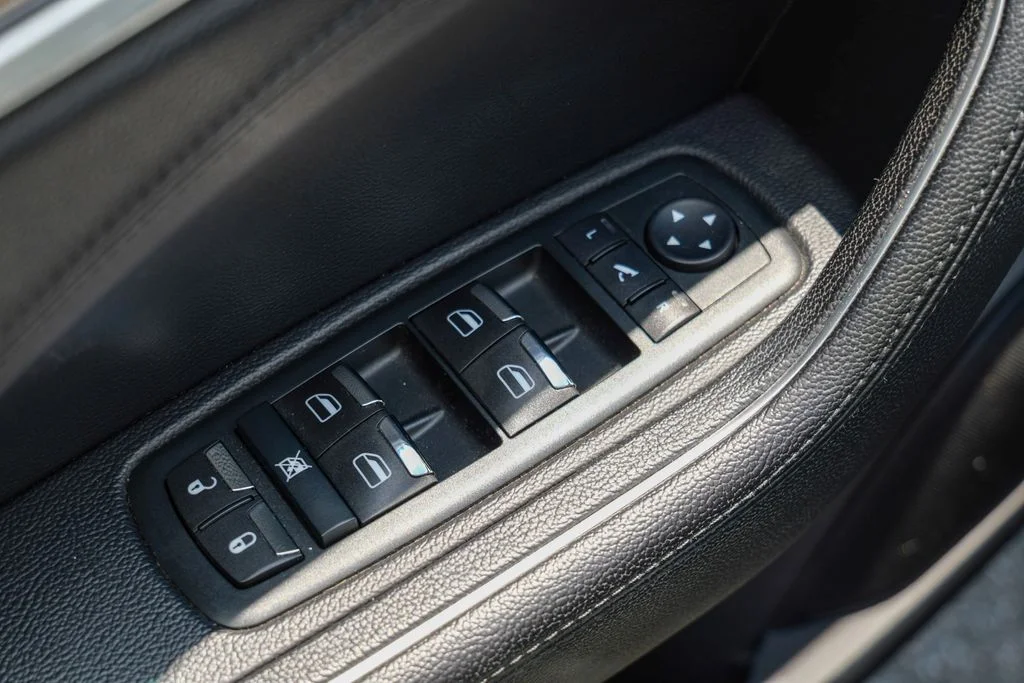 Used 2017  Maserati S image 18