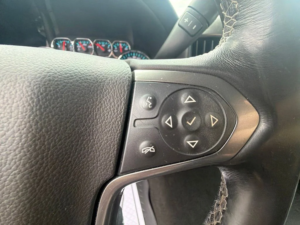 Used 2018 Gray Chevrolet LT image 29
