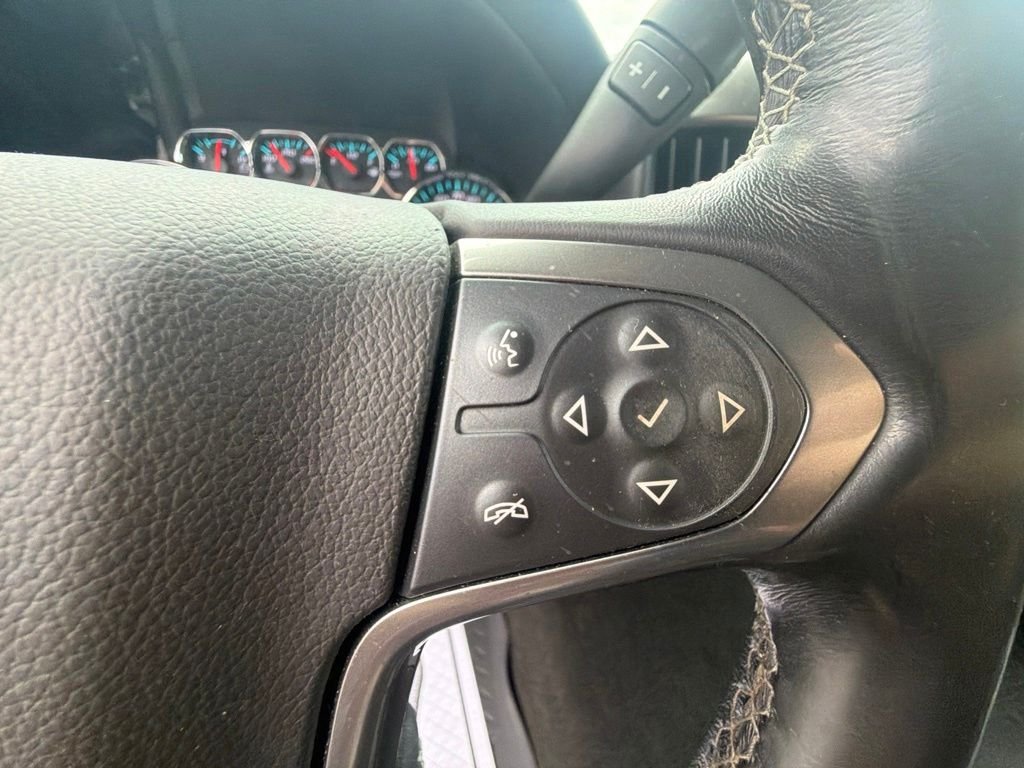 Used 2018 Gray Chevrolet LT image 29