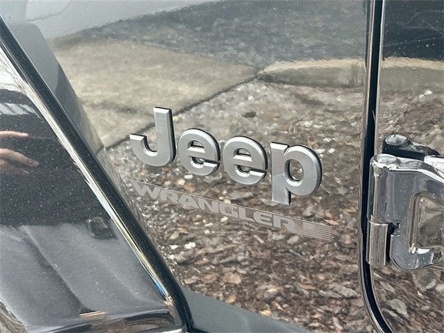 New 2026 Black Clear-Coat Exterior Paint Jeep Sahara image 17