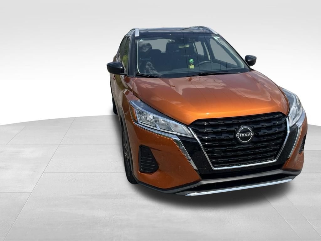 Used 2023 Orange Nissan SV image 29