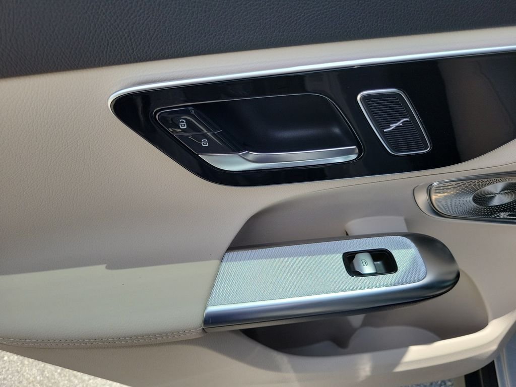 New 2027 MANUFAKTUR Alpine Grey Mercedes-Benz GLC 300 image 15