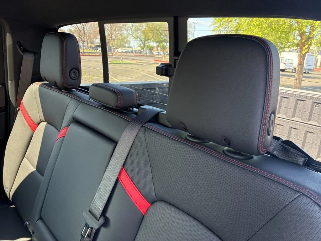 2026 Chevrolet Colorado Z71 - Photo 18
