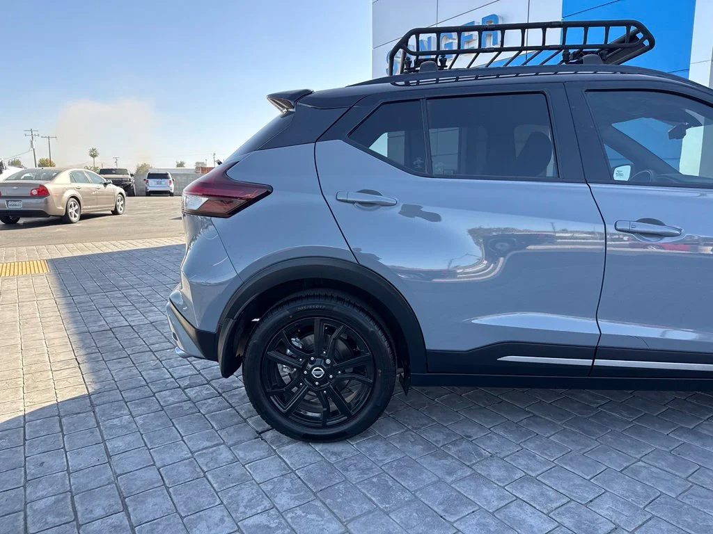 Used 2021 Gray Nissan SR image 12