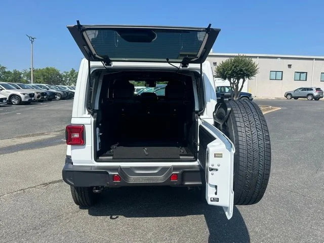 2025 Jeep Wrangler 4-Door Sahara - Photo 13