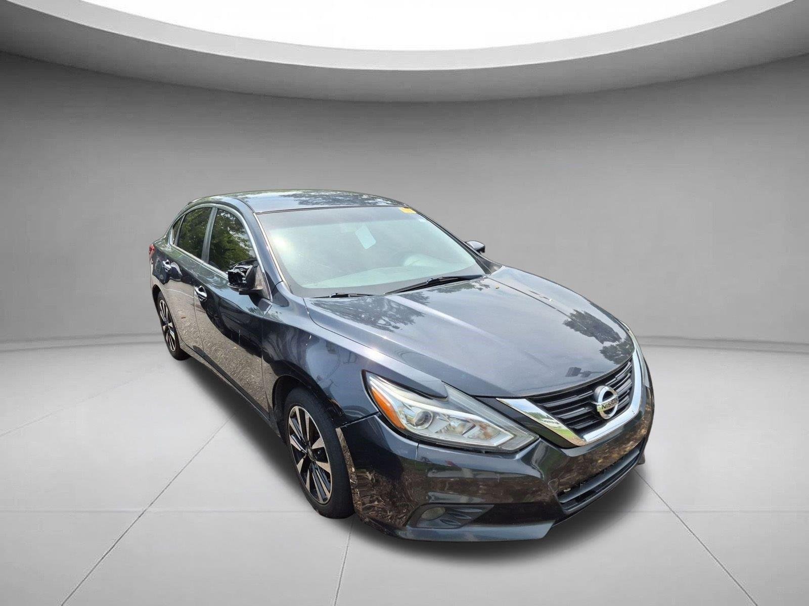 Used 2018 Storm Blue Nissan 2.5 SL image 3