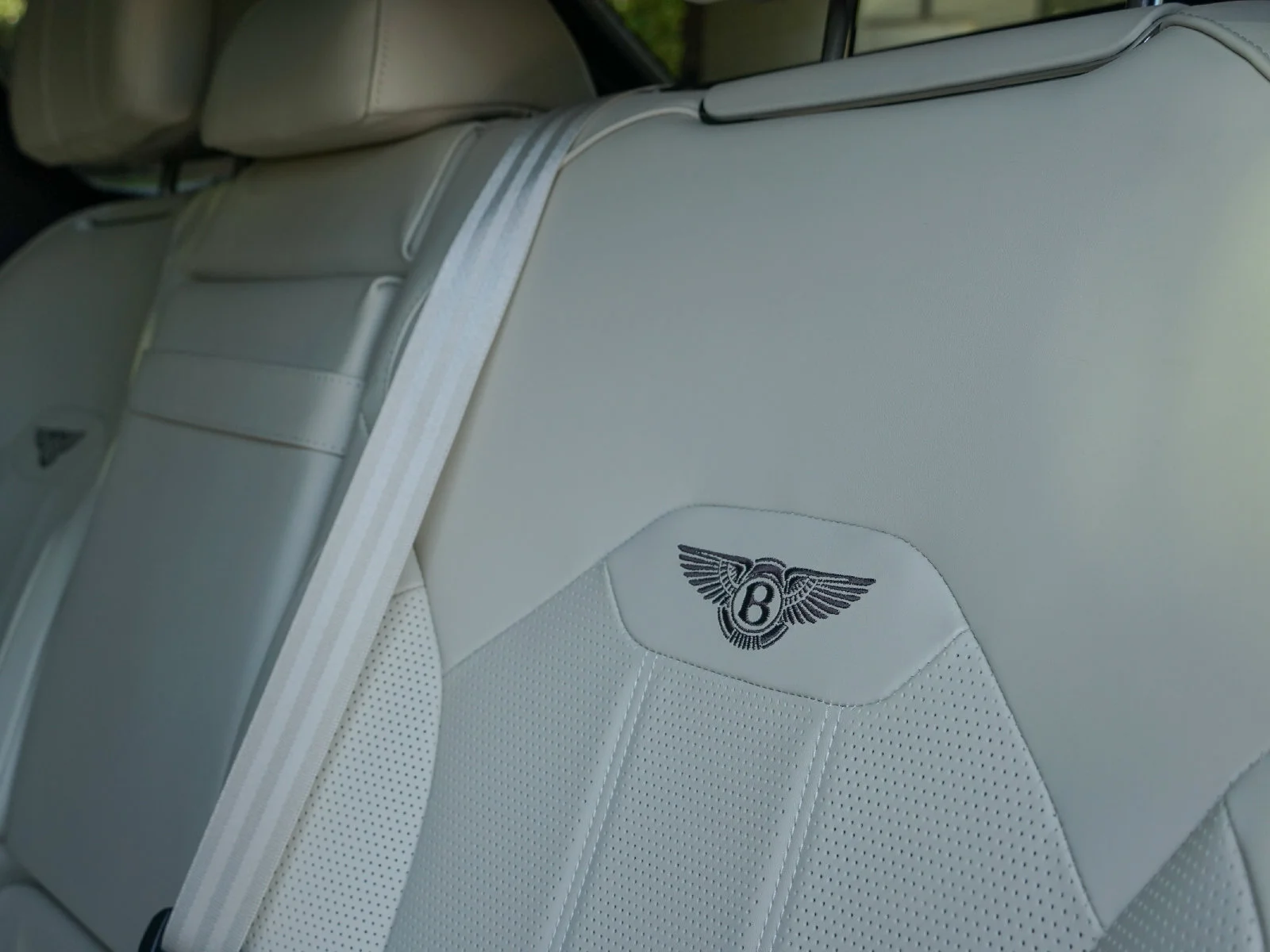 Certified Used 2023 White Sand by Mulliner Bentley  image 20