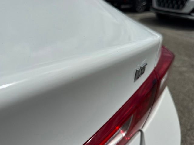 Used 2025 White Chevrolet LT image 33