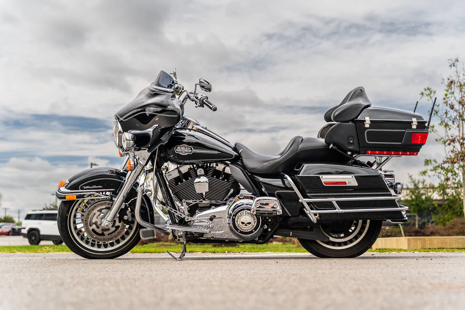 Used 2011 Black Harley-Davidson ULTRA CLASSIC image 3