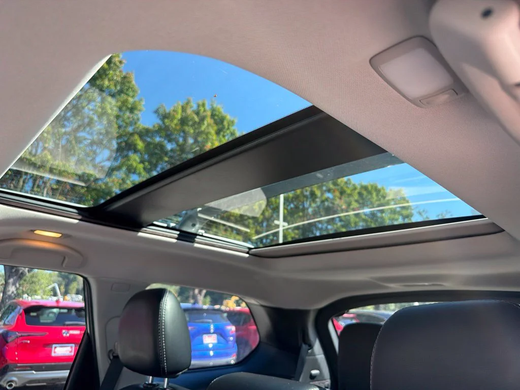 Used 2020 Gray Nissan Platinum image 25