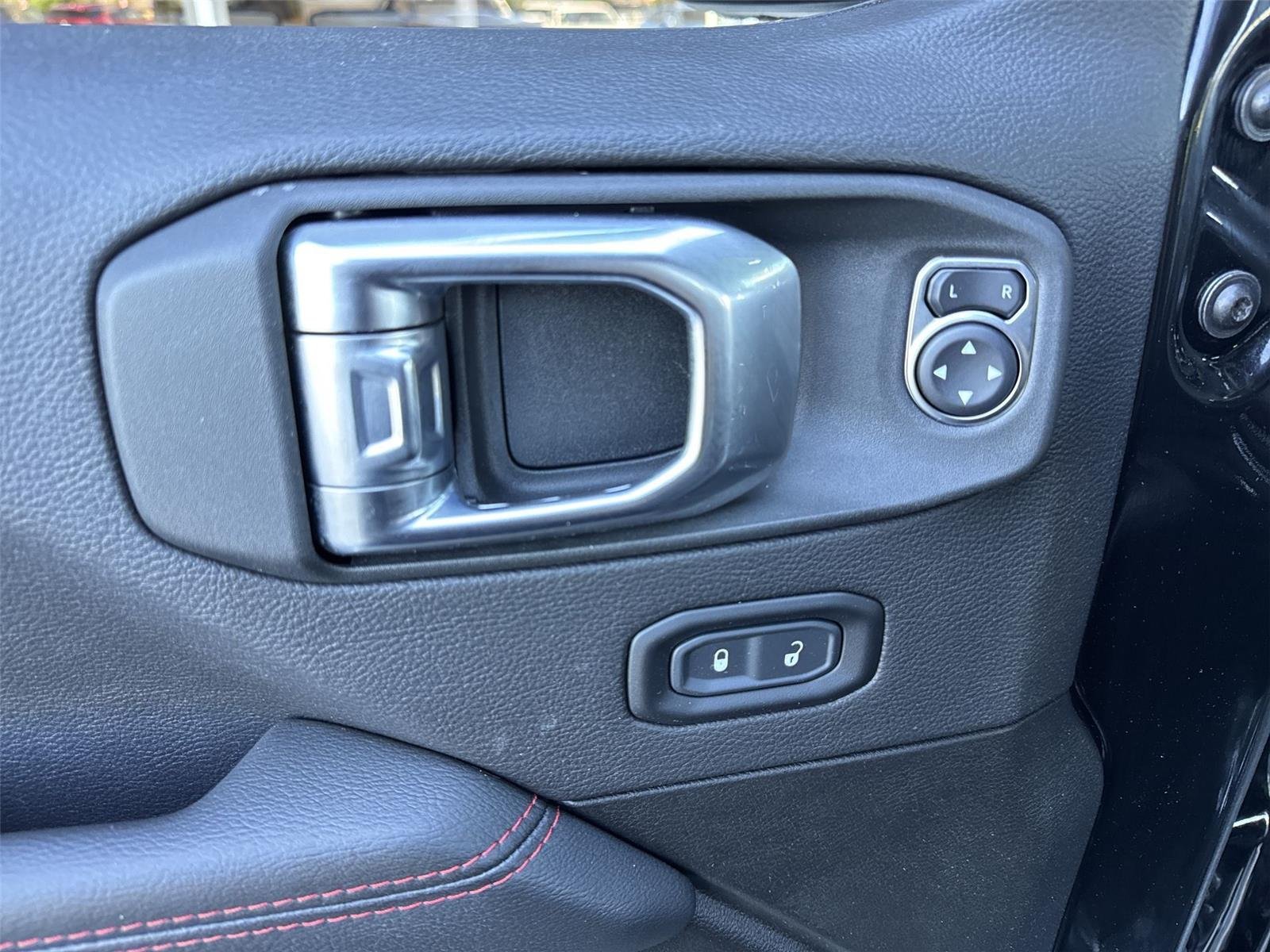 Used 2023  Jeep Rubicon image 28