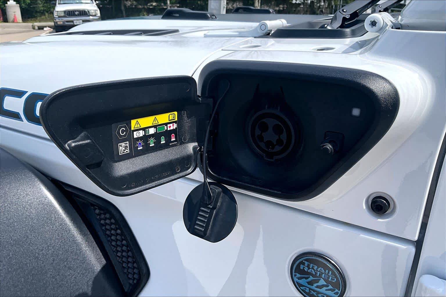 Used 2024 Bright White Clearcoat Jeep Rubicon image 34
