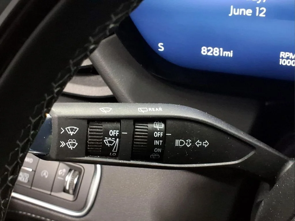 Certified Used 2025 Gray Buick Avenir image 19