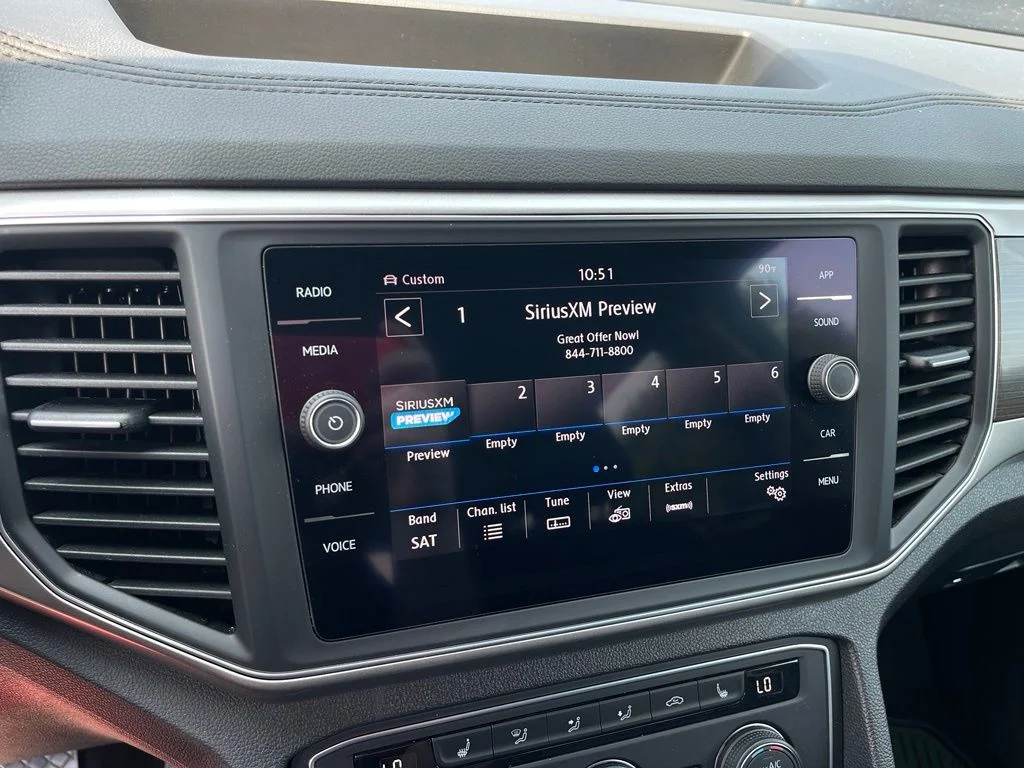 Used 2019 Pacific Blue Metallic Volkswagen 3.6L V6 SE image 11