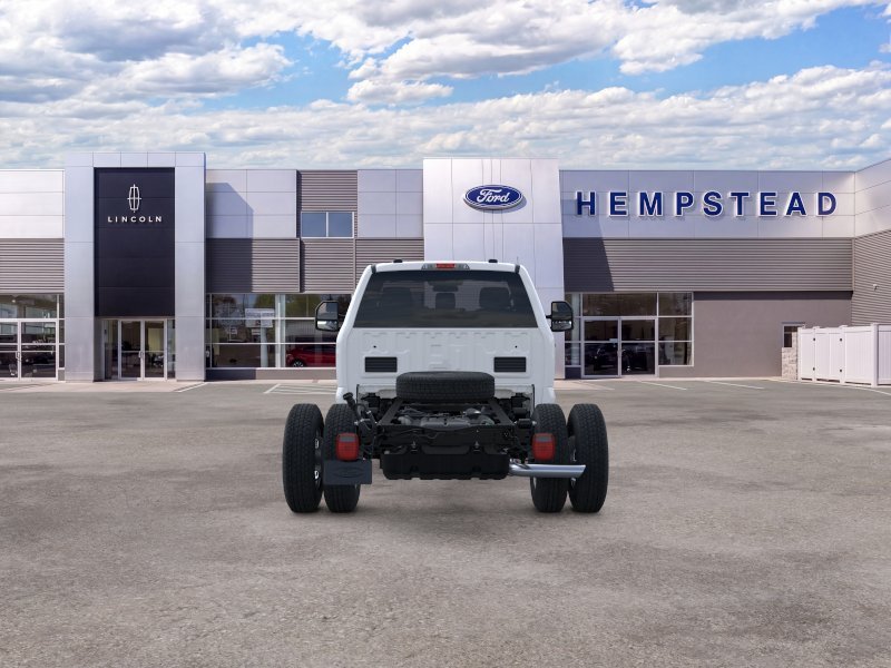 New 2025 Oxford White Ford F-350® XL image 5