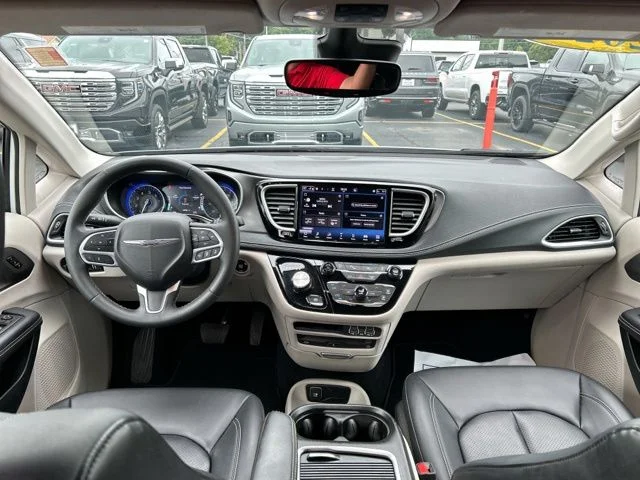 Used 2024 Bright White Clearcoat Chrysler Touring L image 24