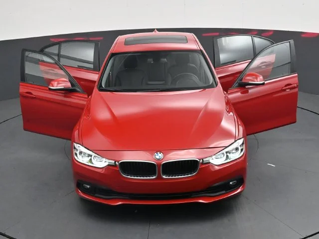 Used 2018 Red BMW 320i image 40