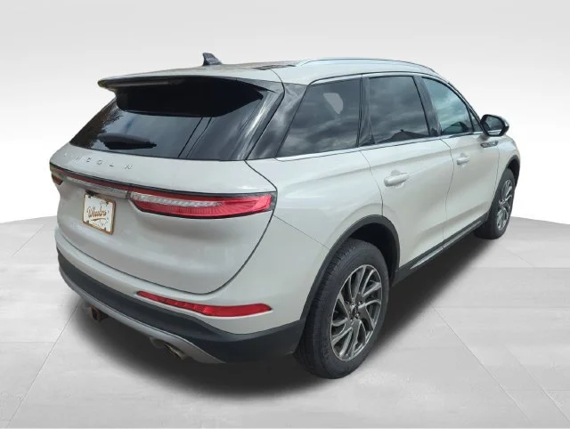 Used 2021 White Lincoln Standard image 7