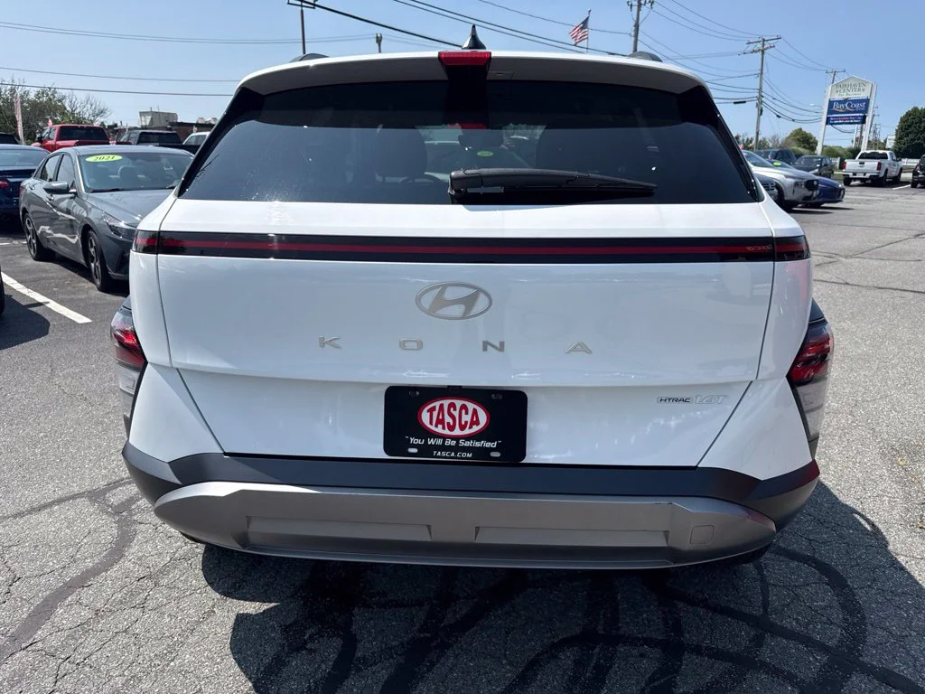 Used 2026 White Hyundai SEL Premium image 5