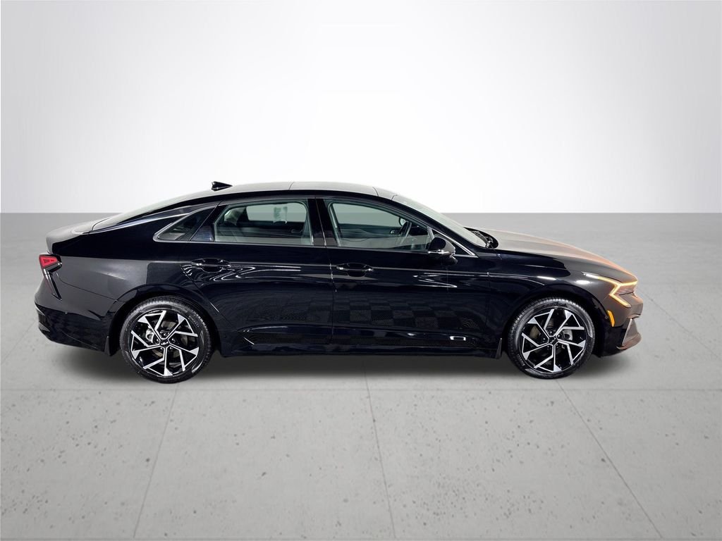 Used 2025 Black Kia EX image 5
