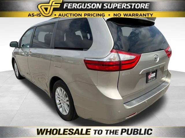 Used 2016  Toyota XLE image 5