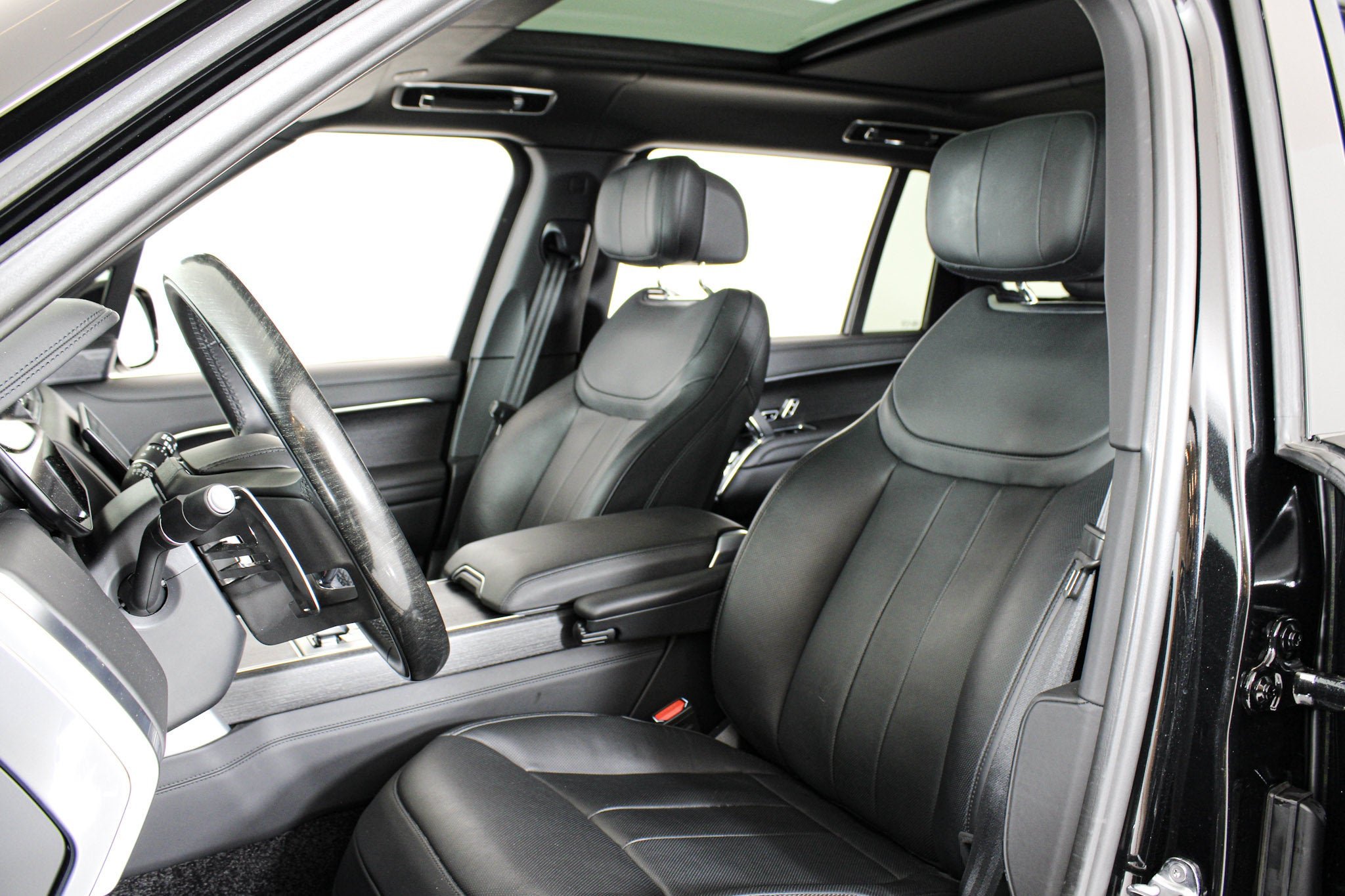 Used 2025 Black Land Rover Autobiography image 31