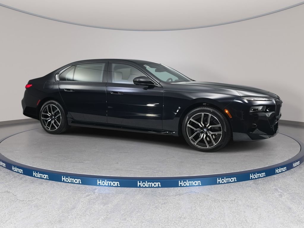 2026 BMW 7 Series 760i - Photo 3
