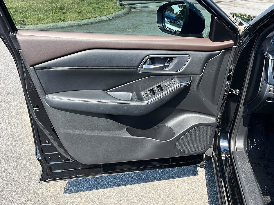 Used 2023 Super Black Nissan SV image 20