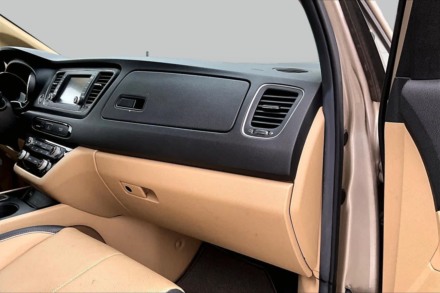 Used 2017 Beachwood Pearl Kia LX image 15