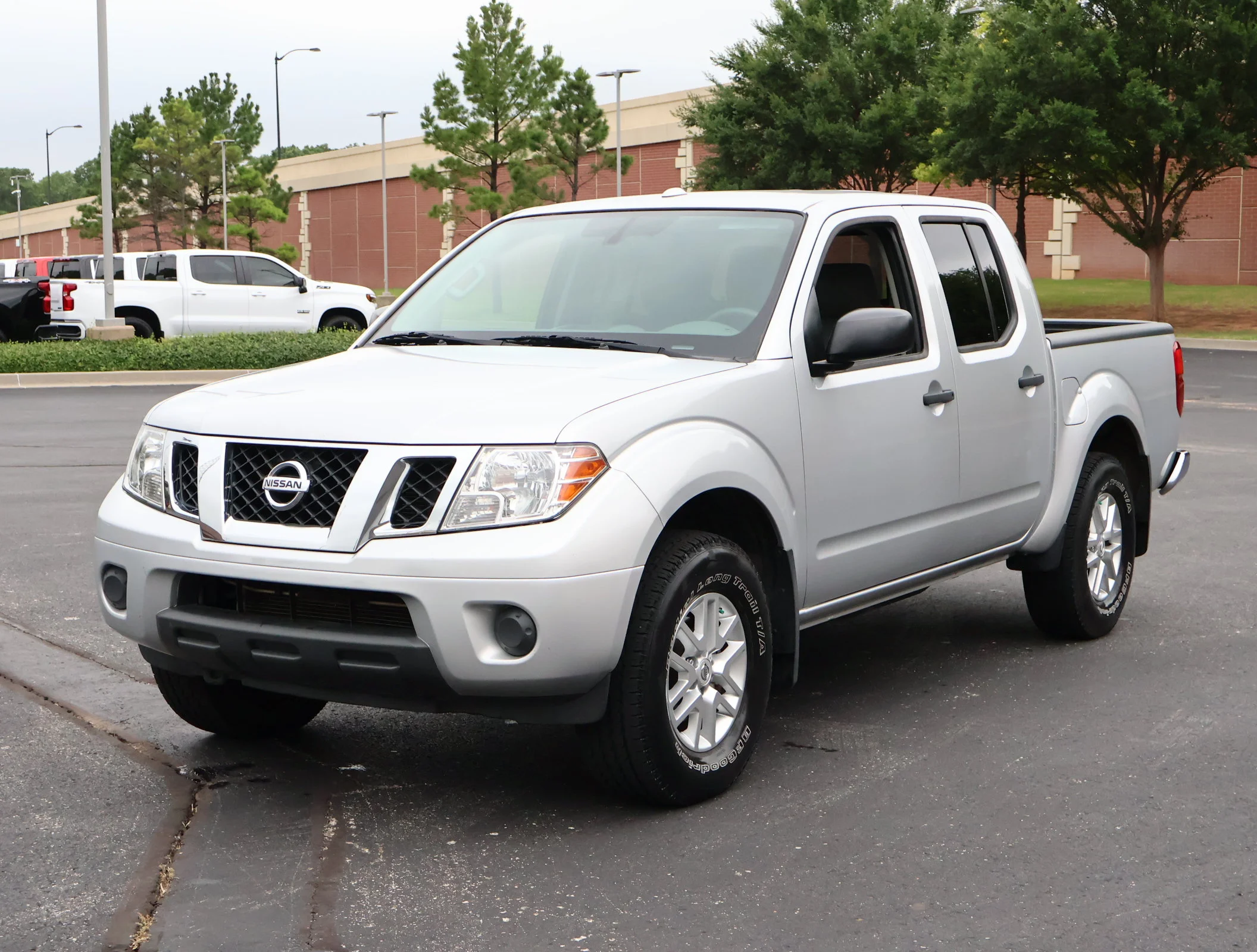 Used 2016 Brilliant Silver Nissan SV image 23