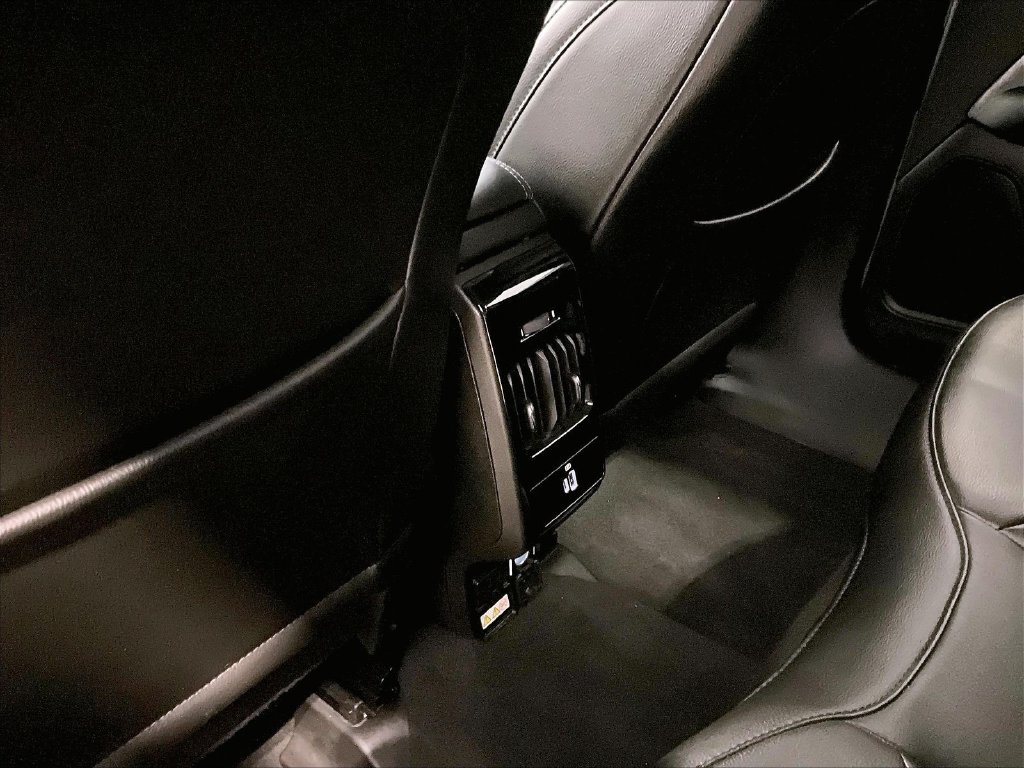 Used 2022 Silver Jeep Latitude image 22
