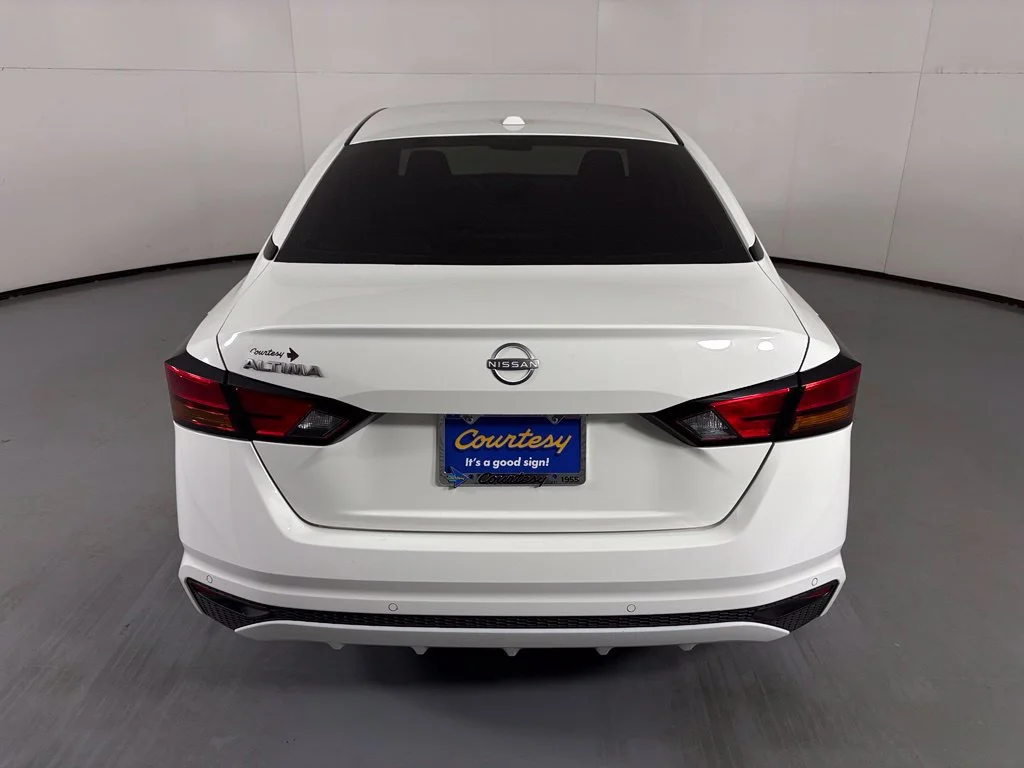 Used 2025 White Nissan 2.5 S image 7
