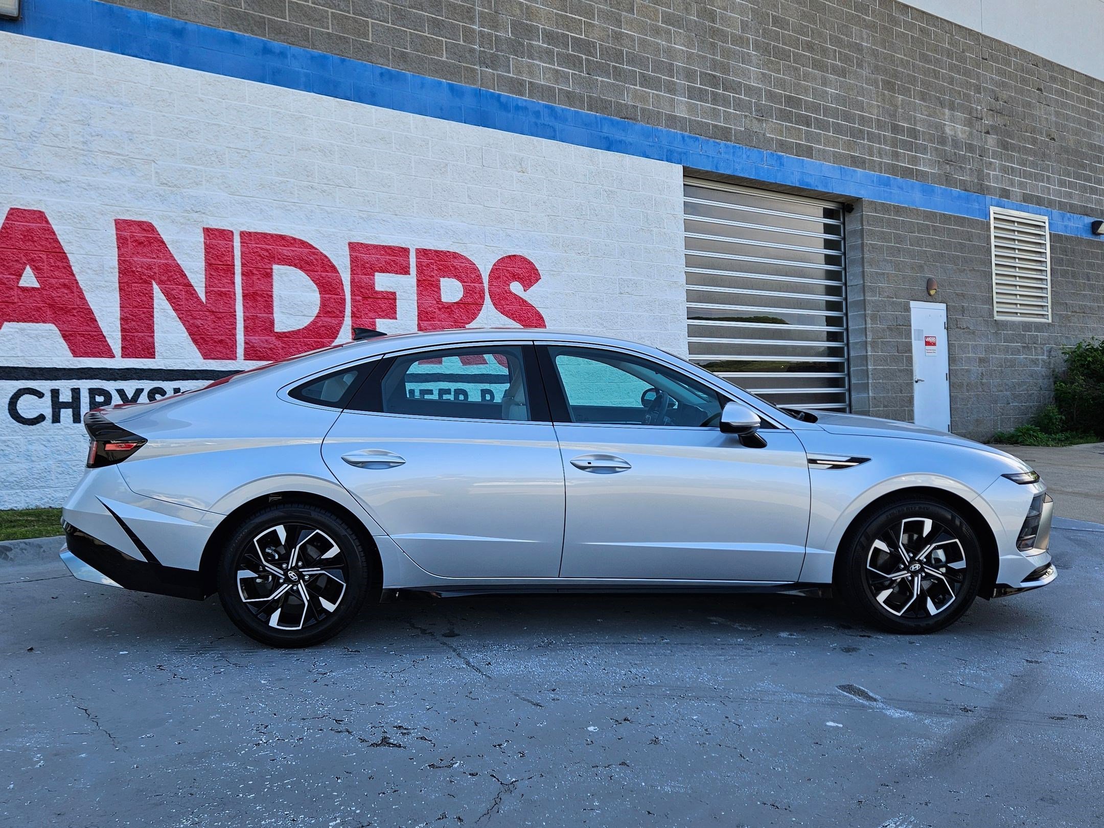 Used 2025 Aero Silver Hyundai SEL image 8
