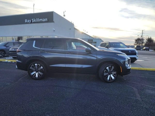 New 2026 Gray Mitsubishi SE image 8