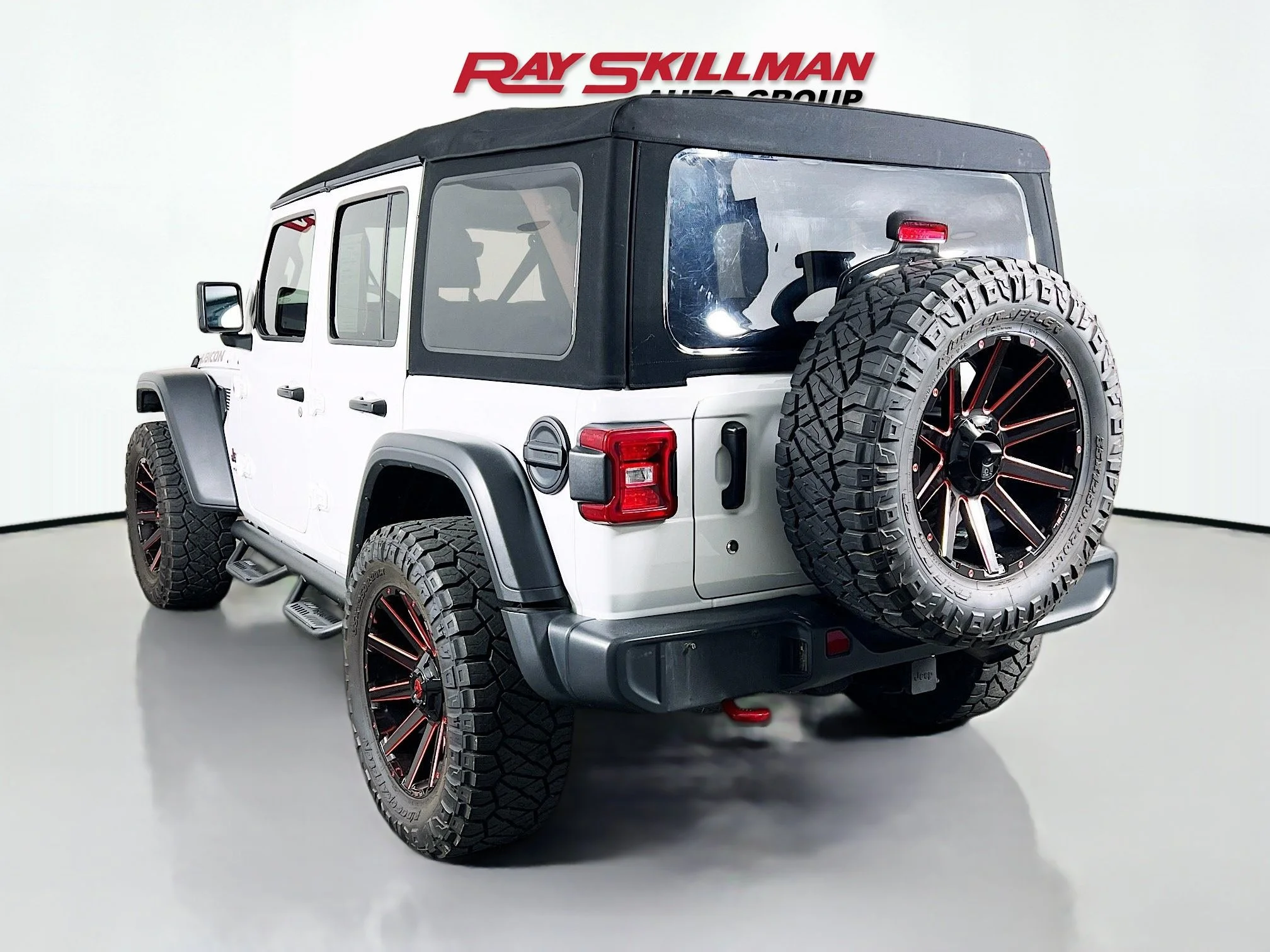 Used 2018 Bright White Clearcoat Jeep RUBICON image 5